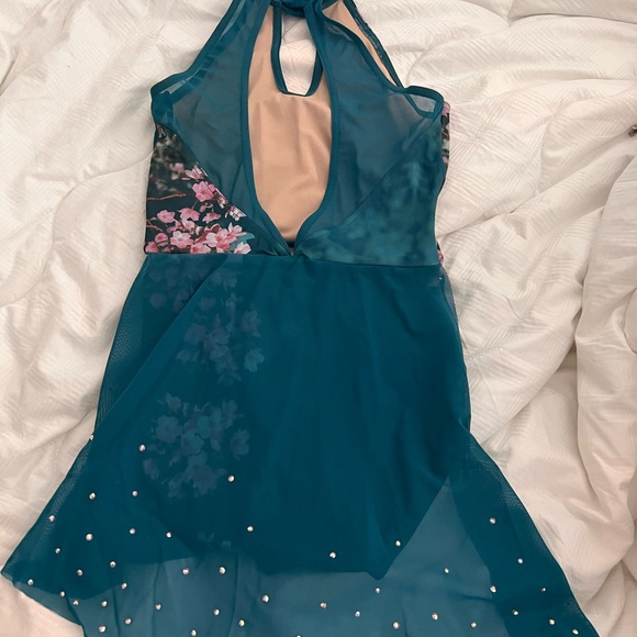 Multiple styles: Dance Costumes Offers Welcome - Picture 11 of 16